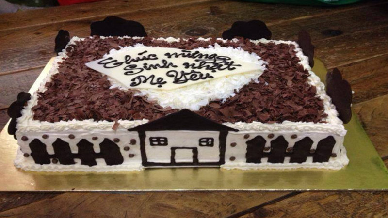 Bánh sinh nhật cho mẹ trang trí hình ngôi nhà