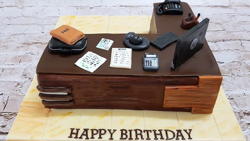 Bánh sinh nhật hình bàn làm việc cho sếp