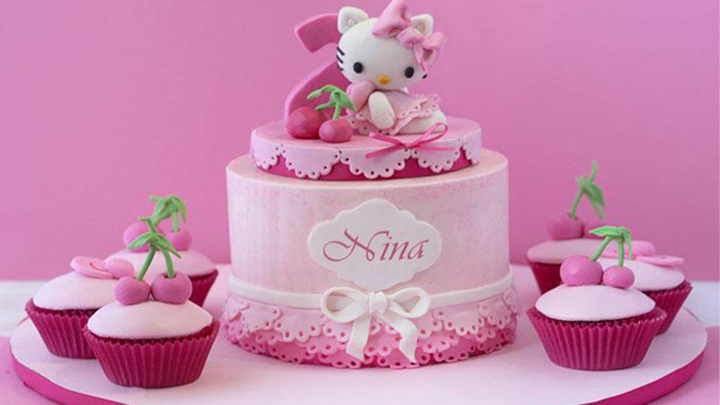 Bánh sinh nhật trang trí mèo Hello Kitty cho bé gái