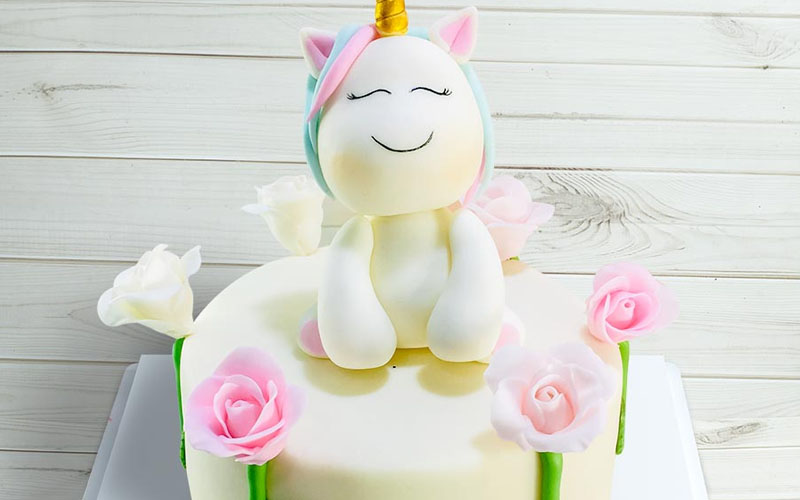 Bánh sinh nhật hình Unicorn trắng