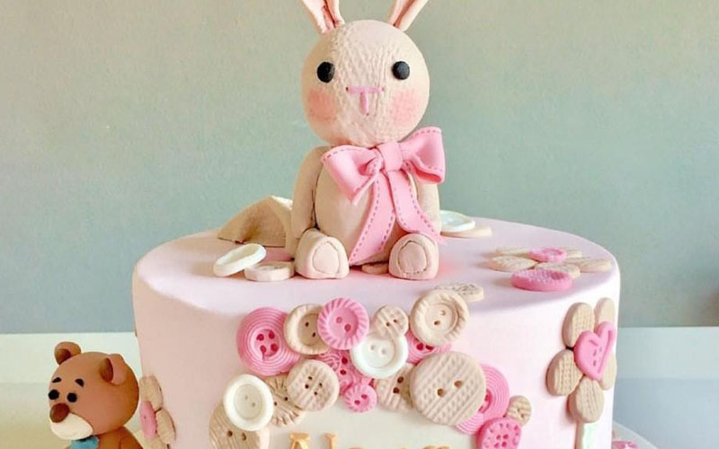 Bánh sinh nhật hình thỏ hồng điệu đà