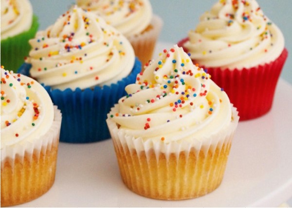 15 phút có ngay bánh Vanilla cupcake siêu hấp dẫn